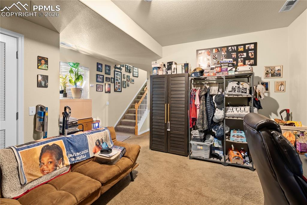 Image 26 of 32: Office