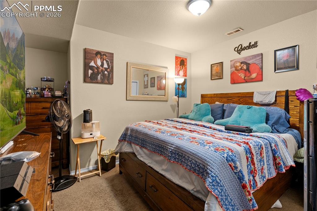 Image 28 of 32: Bedroom