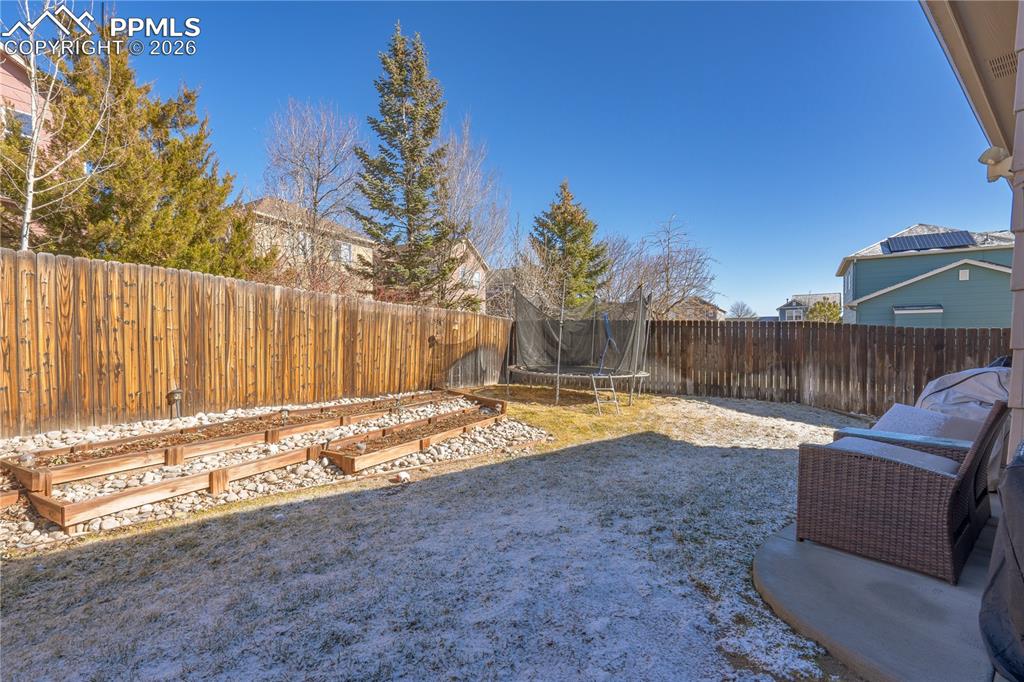 Image 30 of 32: Yard