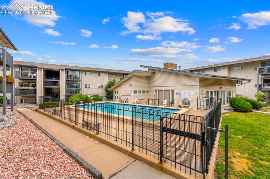 Image 20 of 20: Pool