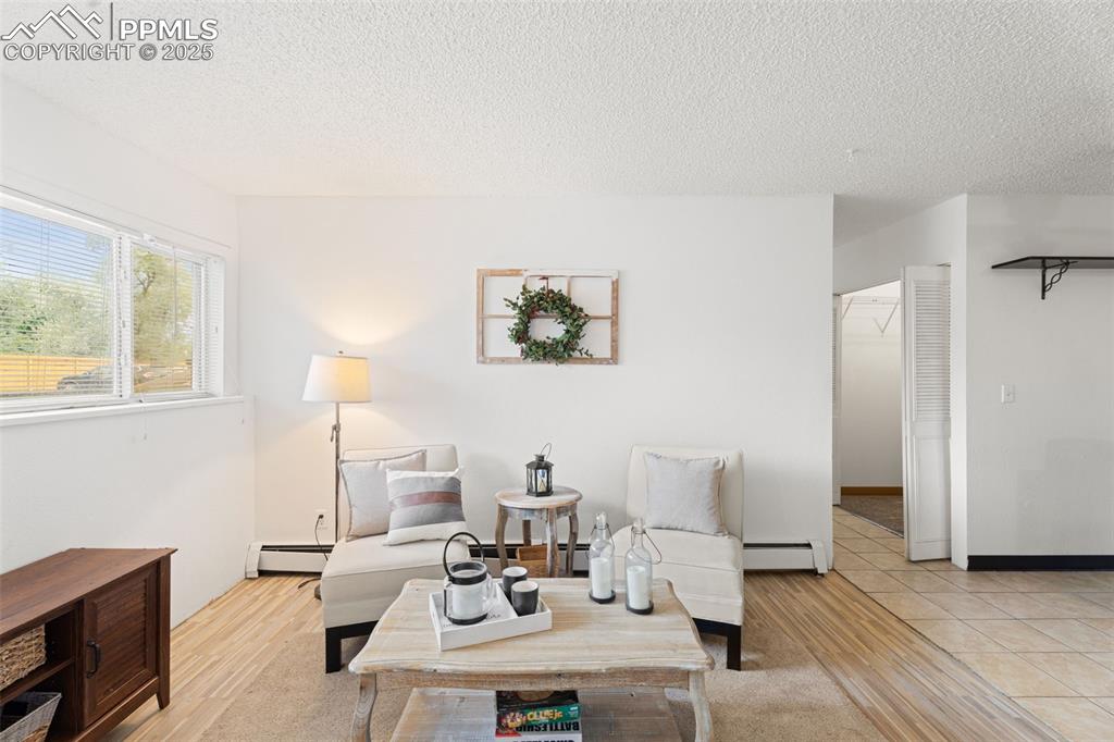 Image 3 of 20: Living Room