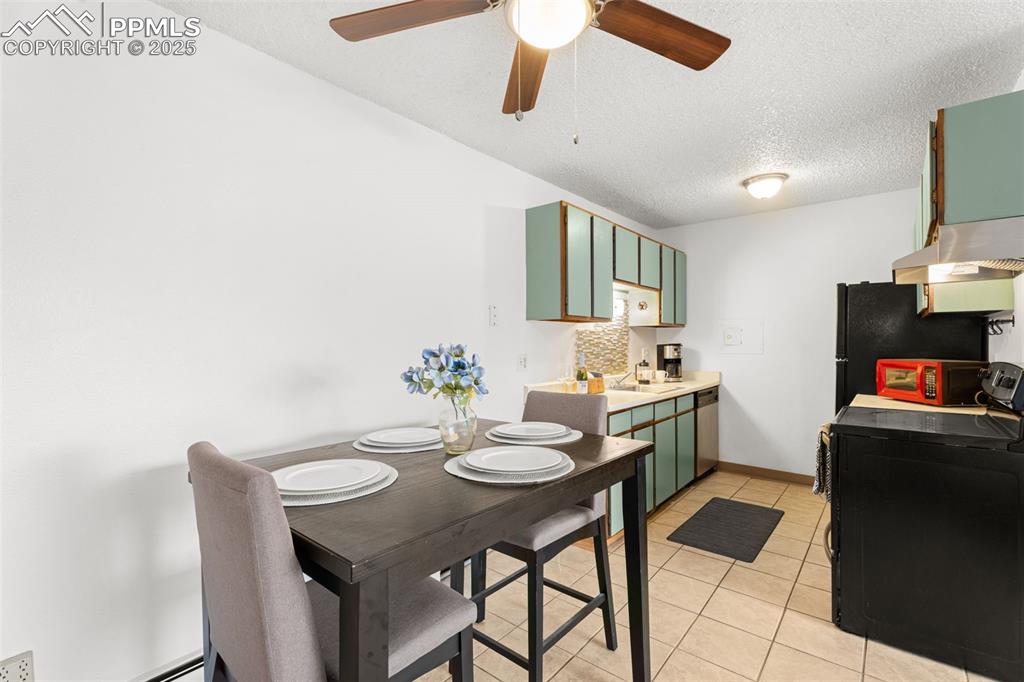 Image 8 of 20: Kitchen