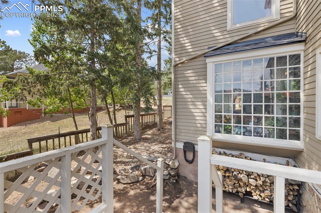 Image 4 of 34: Deck