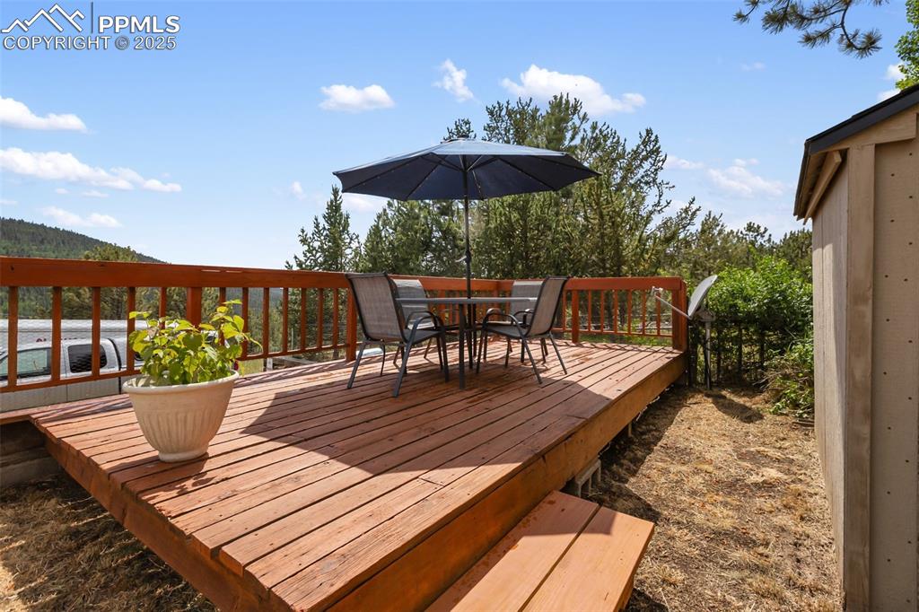 Image 5 of 34: Deck