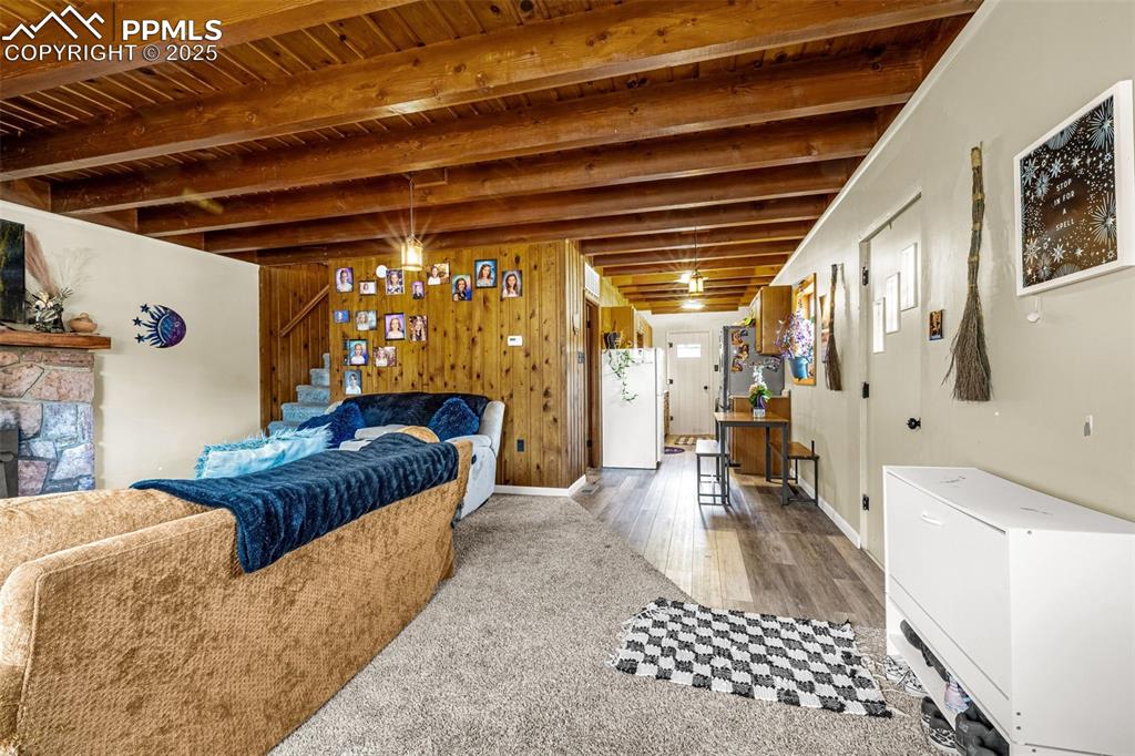 Image 10 of 32: Bedroom