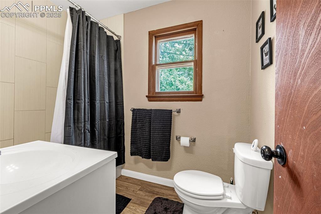 Image 17 of 32: Bathroom