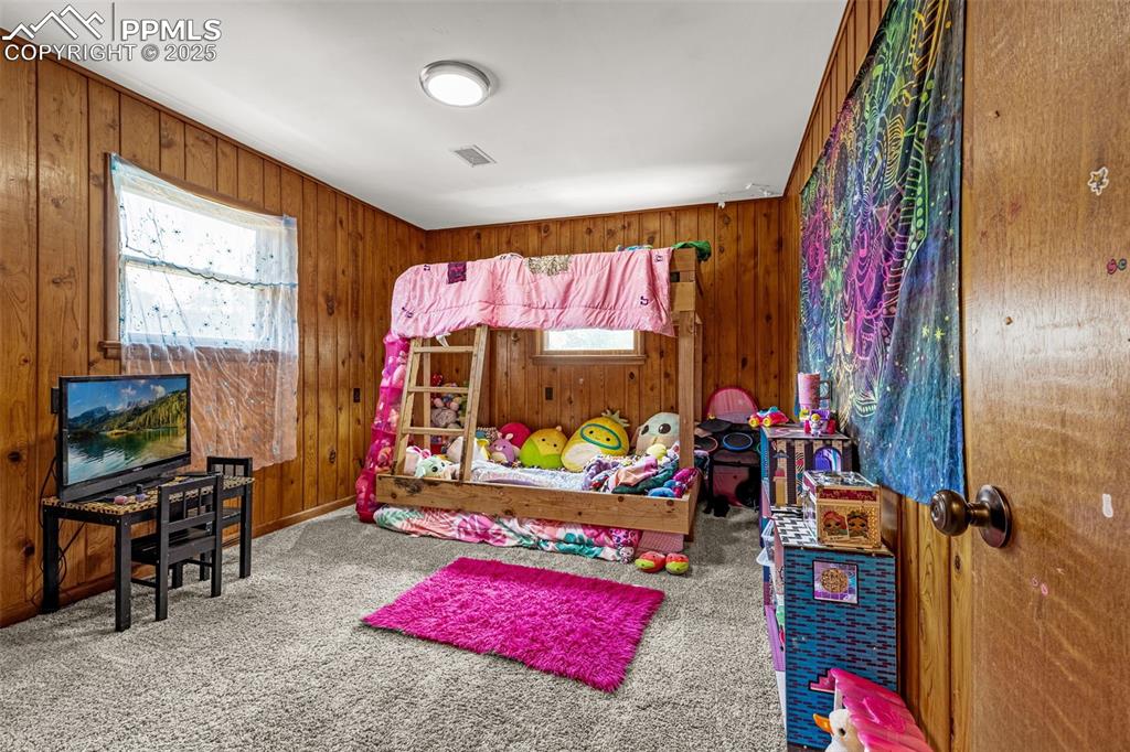 Image 20 of 32: Bedroom