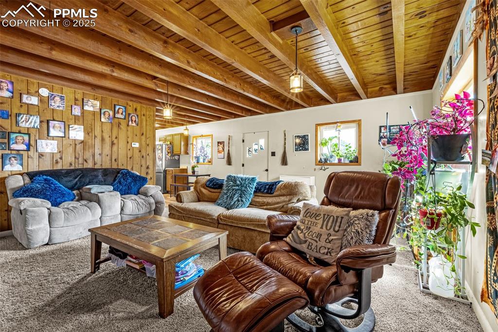 Image 7 of 32: Living Room