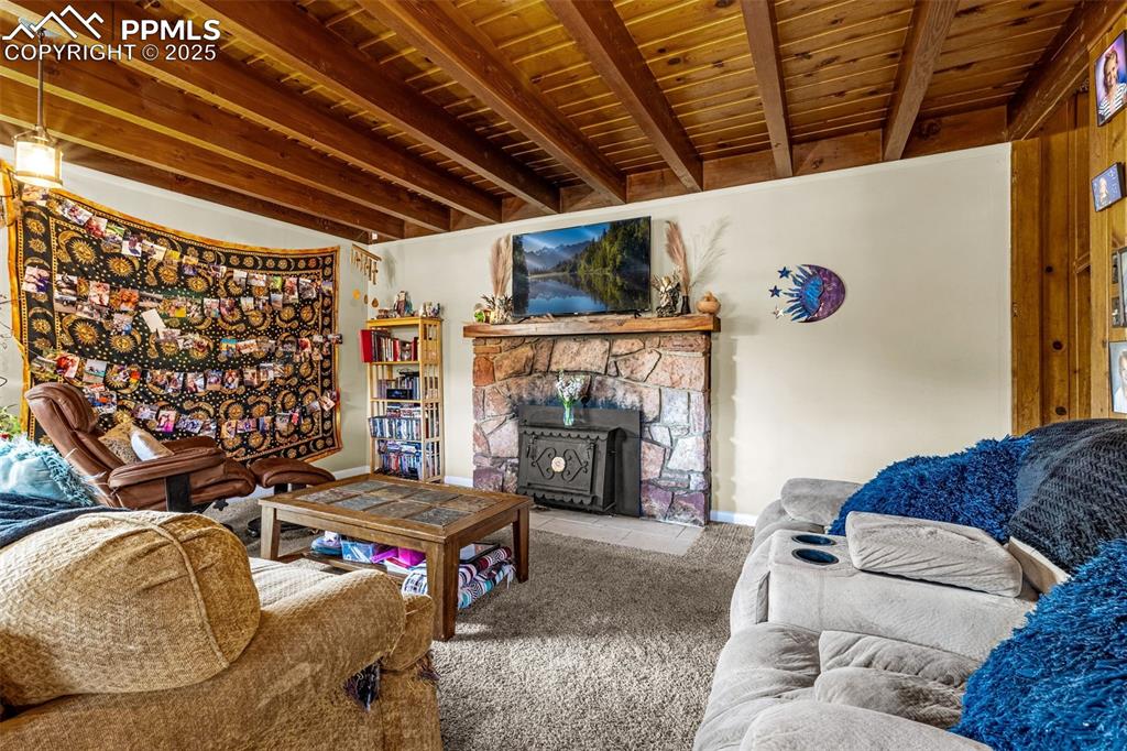 Image 8 of 32: Living Room