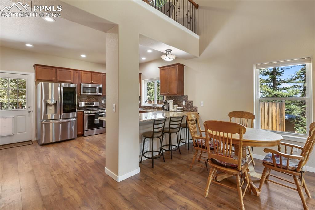 Image 15 of 41: Dining Area