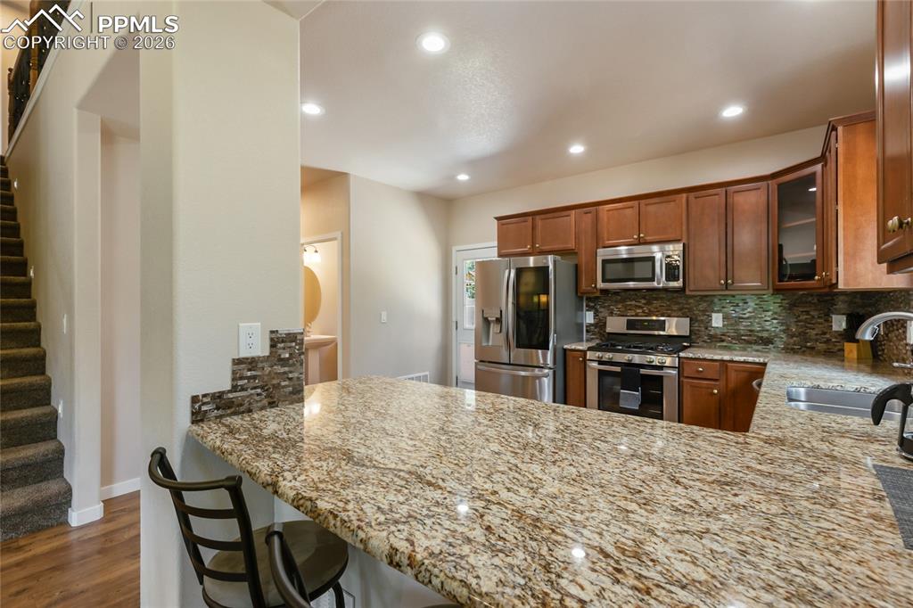 Image 17 of 41: Kitchen