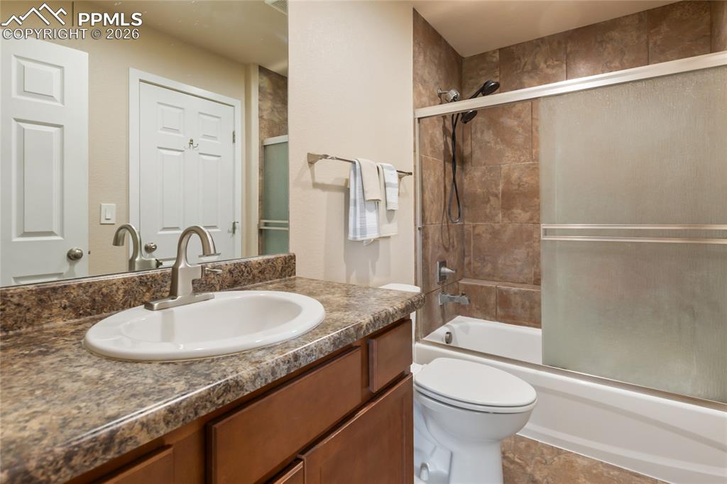 Image 25 of 41: Main Upstair bath