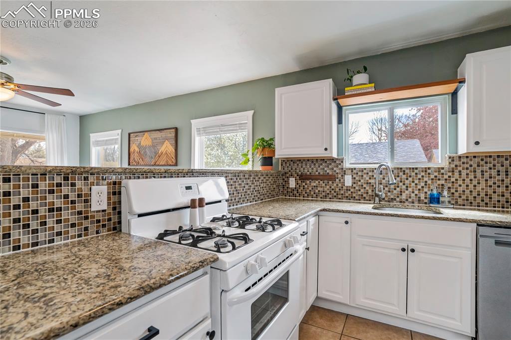 Image 10 of 43: Kitchen