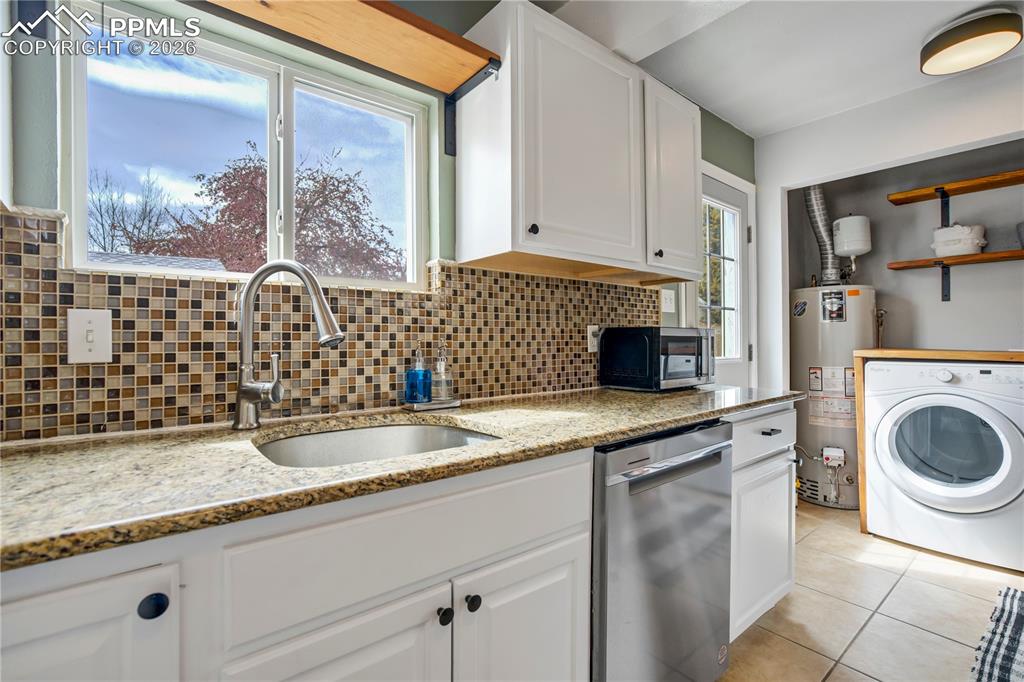 Image 13 of 43: Kitchen