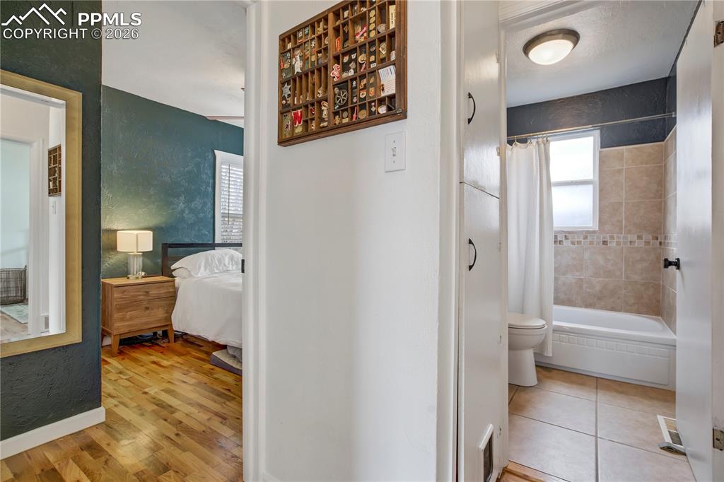 Image 21 of 43: Bedroom