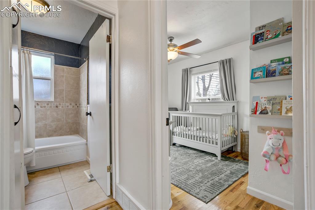 Image 23 of 43: Bathroom