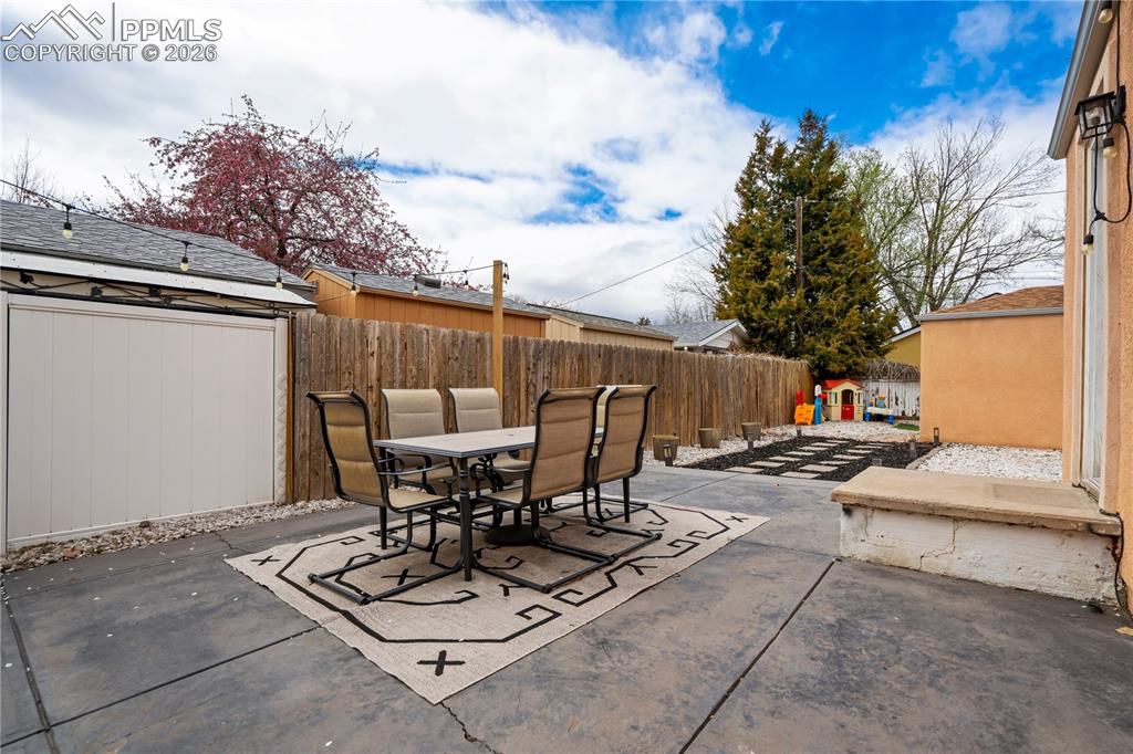 Image 27 of 43: Laundry