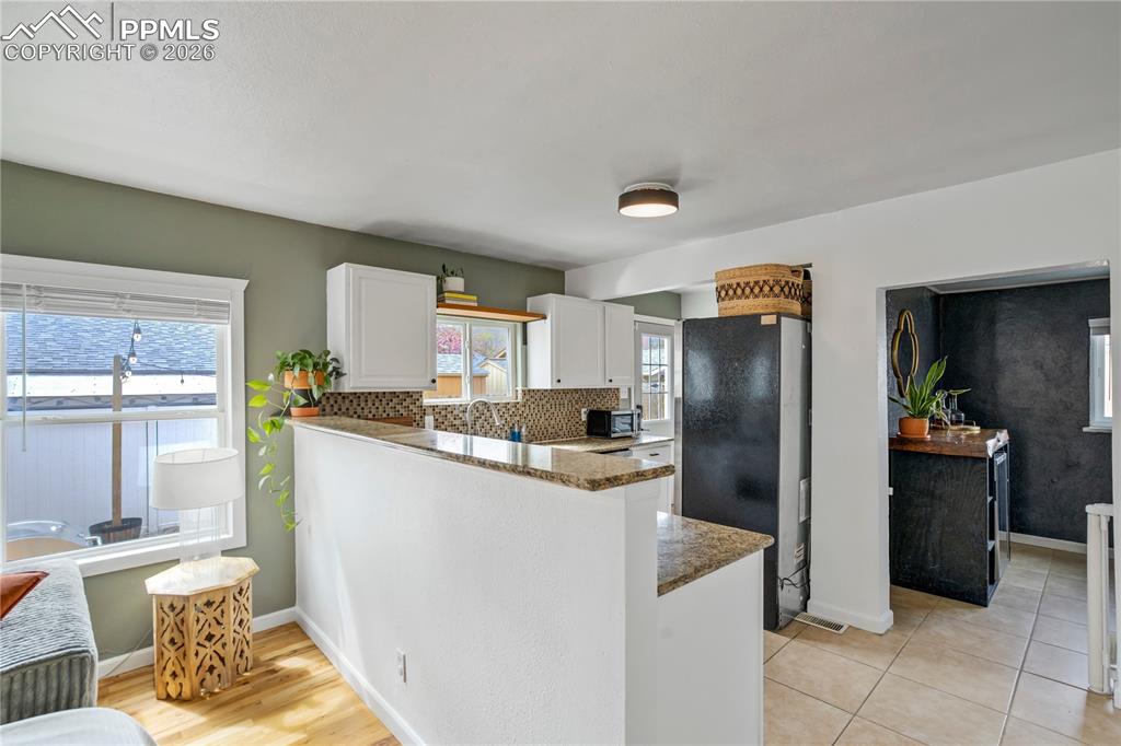 Image 9 of 43: Kitchen