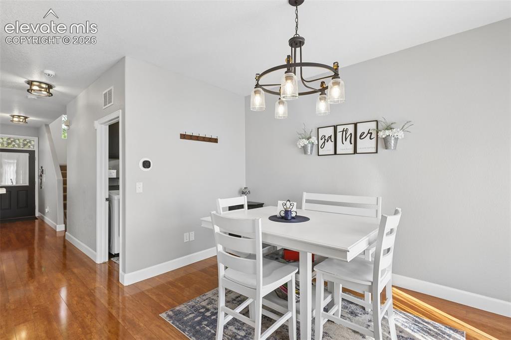 Image 10 of 35: Dining Area