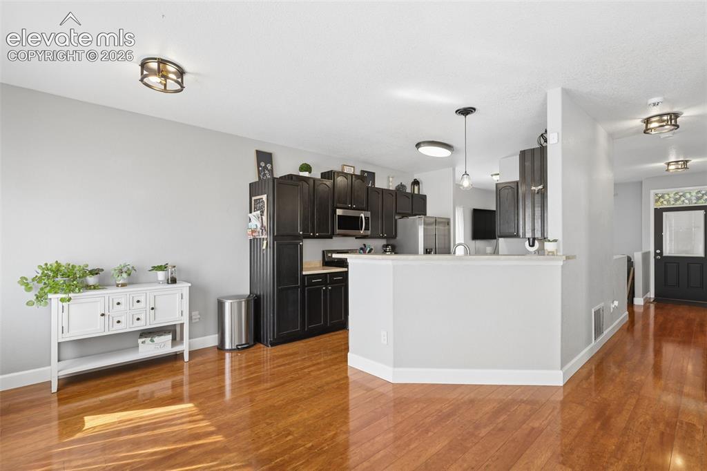 Image 11 of 35: Kitchen