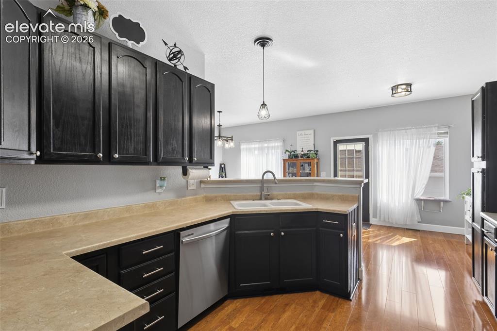 Image 12 of 35: Kitchen