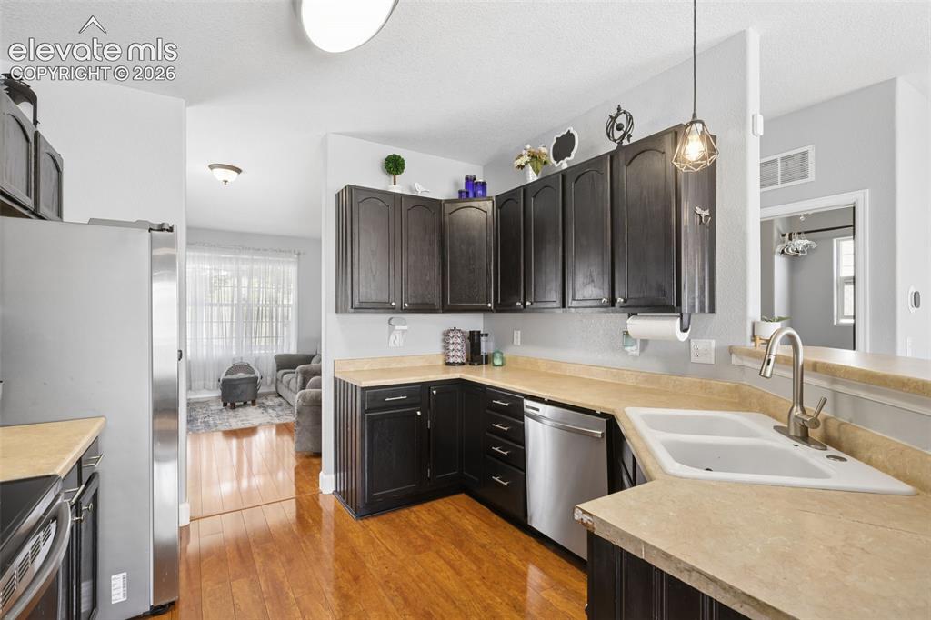 Image 13 of 35: Kitchen