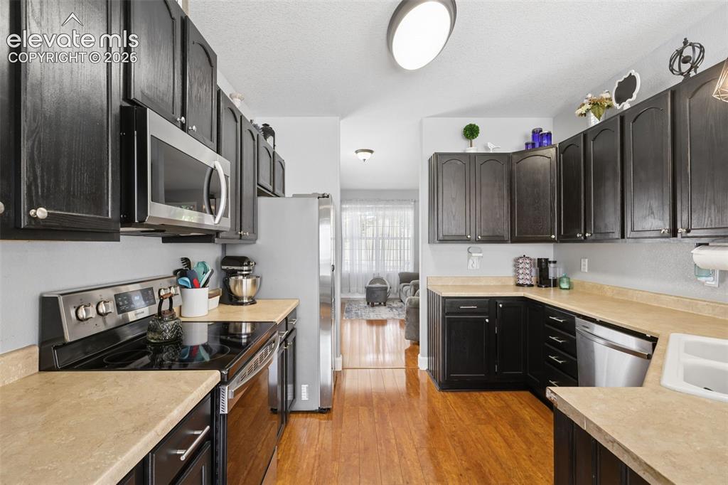 Image 14 of 35: Kitchen
