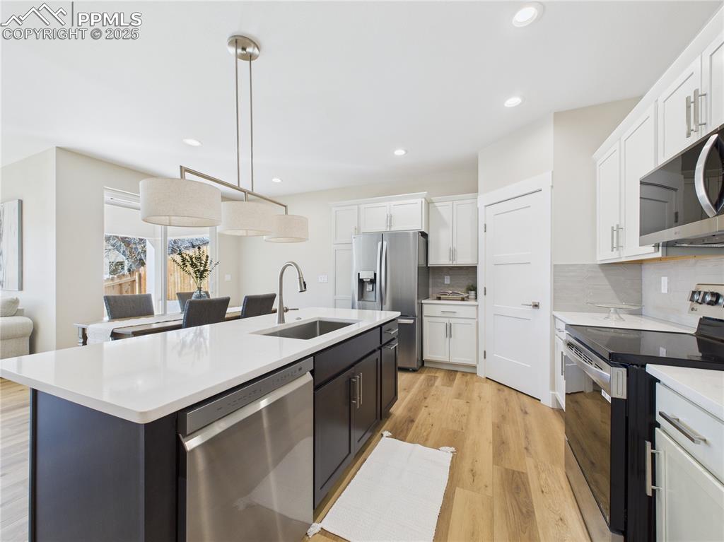 Image 13 of 39: Kitchen