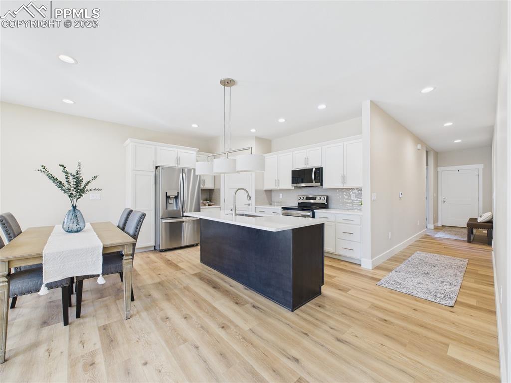 Image 14 of 39: Kitchen