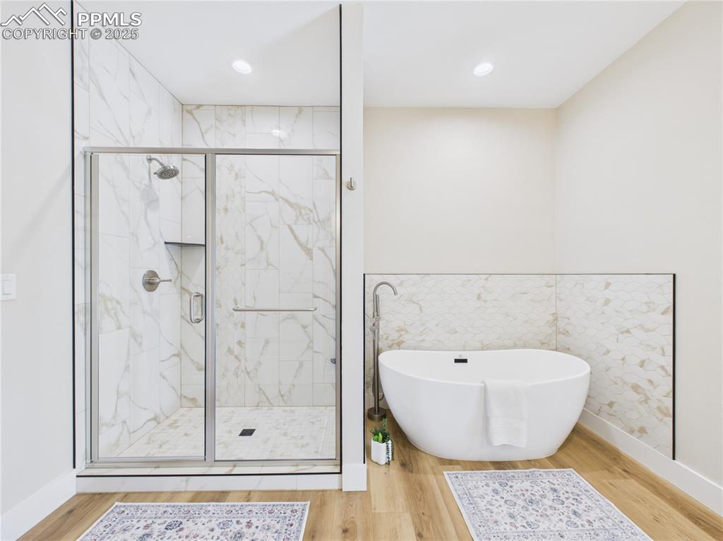 Image 32 of 39: Bathroom