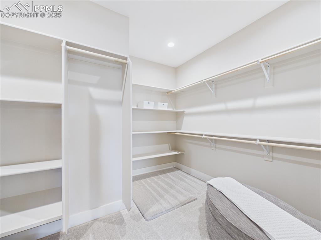 Image 34 of 39: Closet