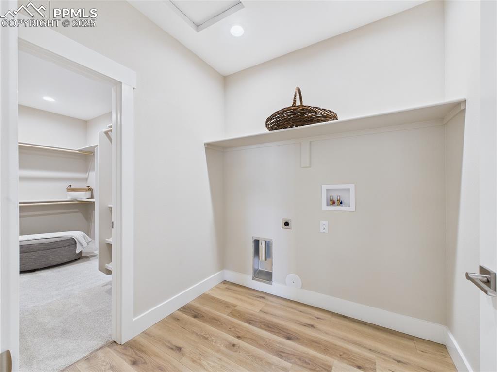 Image 36 of 39: Laundry