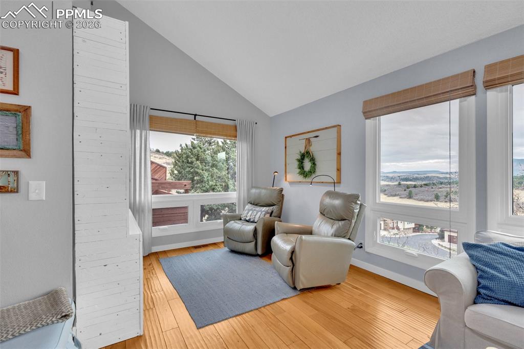 Image 11 of 50: Sitting Room