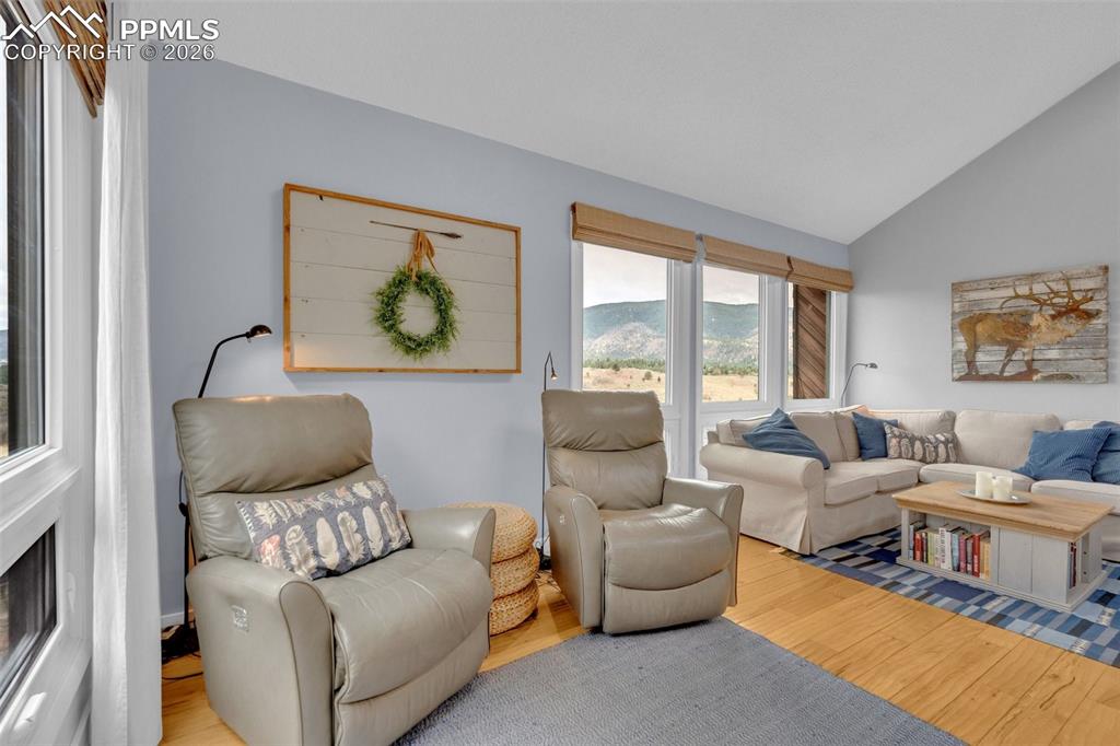 Image 13 of 50: Living Room