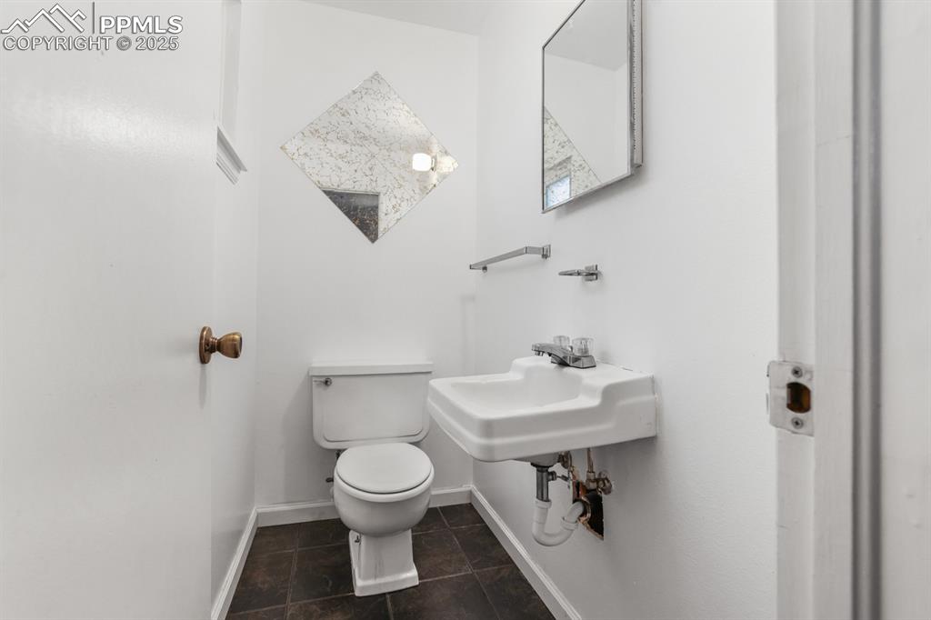 Image 11 of 19: Half bathroom in master bedroom