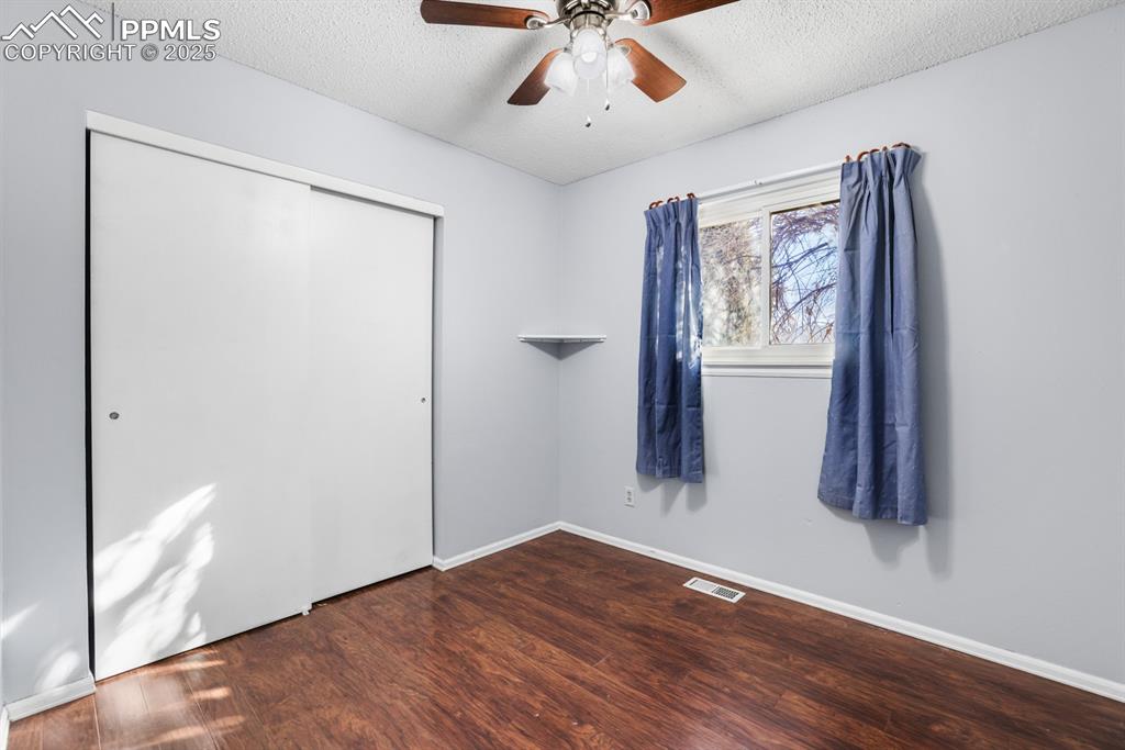 Image 14 of 19: Third bedroom