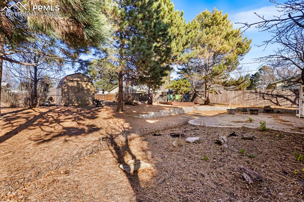 Image 16 of 19: Yard