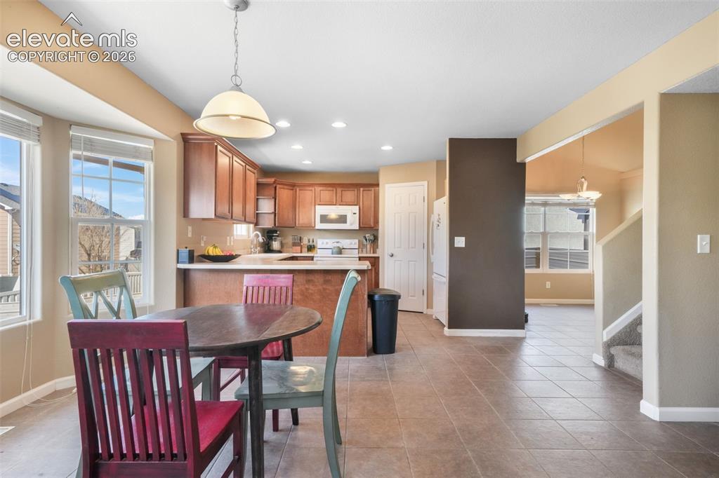 Image 14 of 49: Kitchen