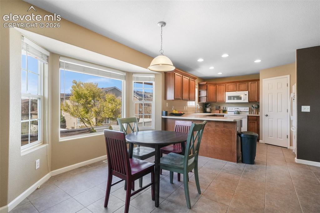 Image 16 of 49: Kitchen