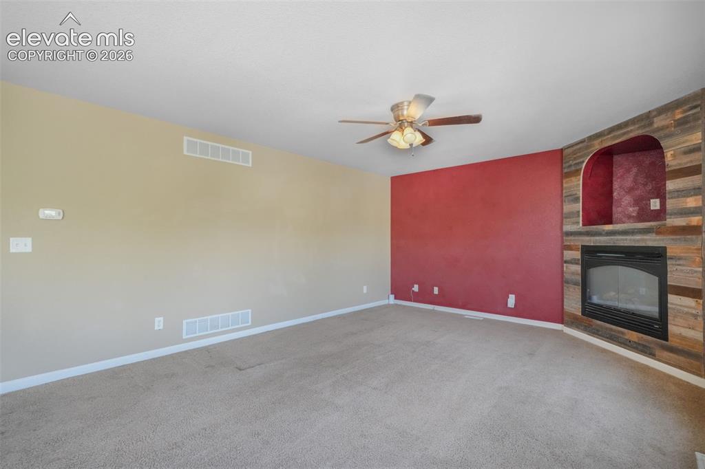 Image 17 of 49: Dining Area