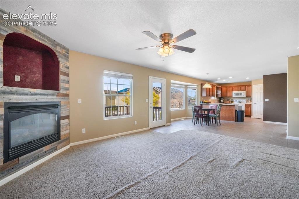 Image 18 of 49: Dining Area