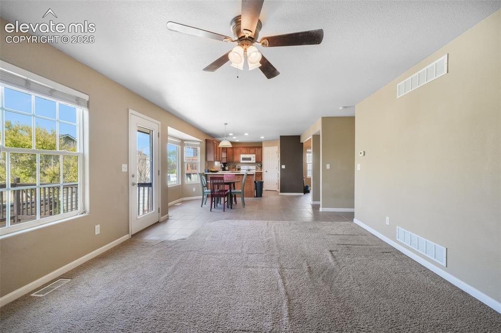 Image 19 of 49: Dining Area