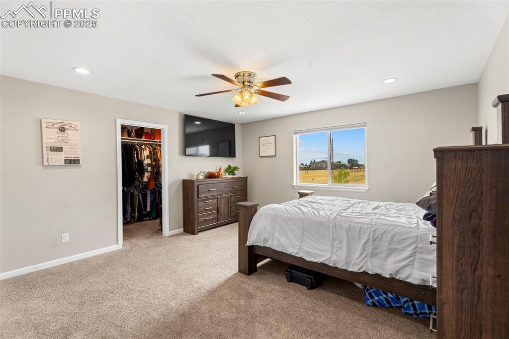 Image 14 of 34: Bedroom