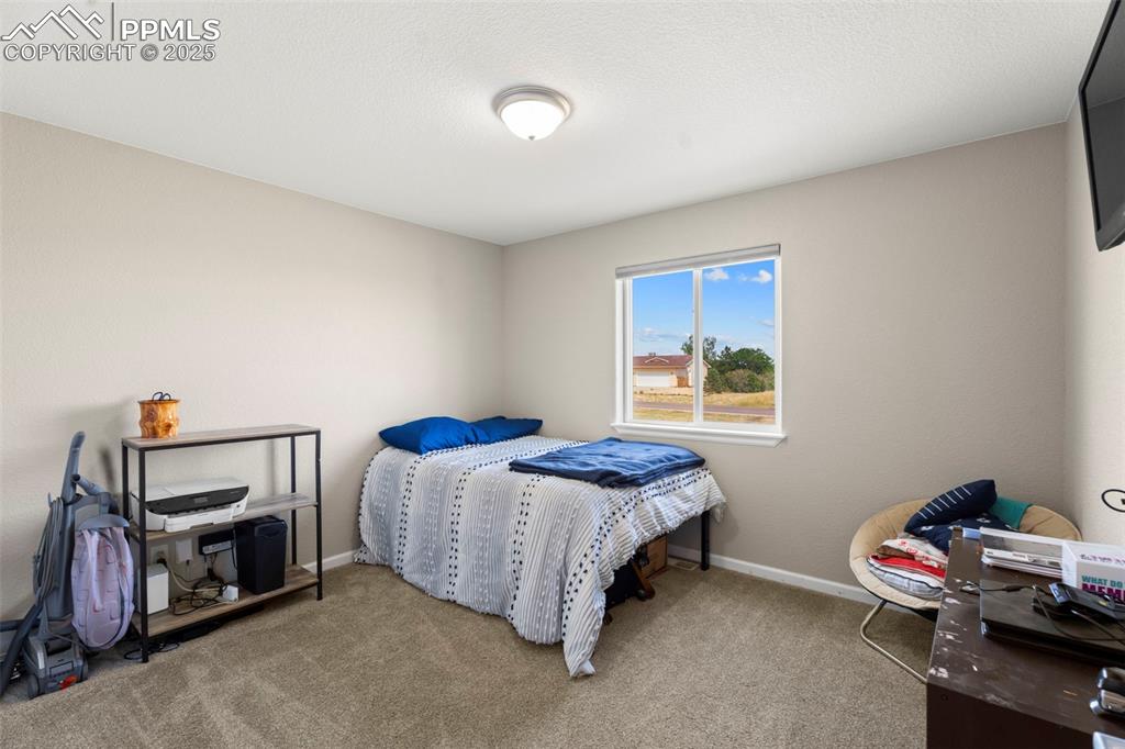 Image 18 of 34: Bedroom