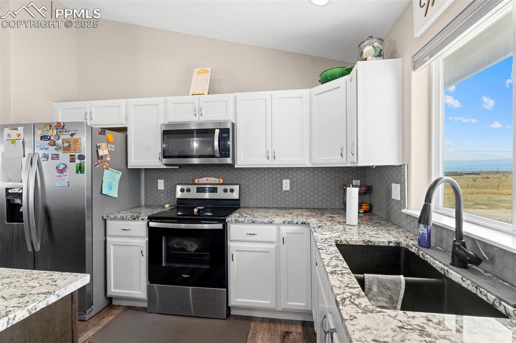 Image 9 of 34: Kitchen