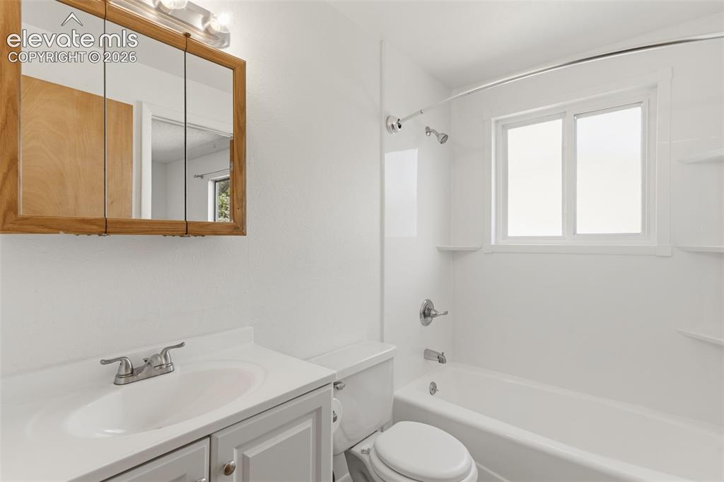 Image 12 of 31: Main Level Full bath that connects to the primary bedroom