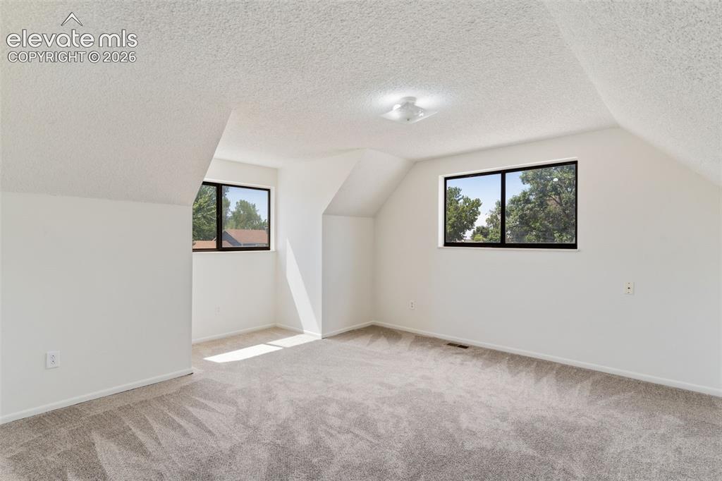 Image 14 of 31: Spacious 15