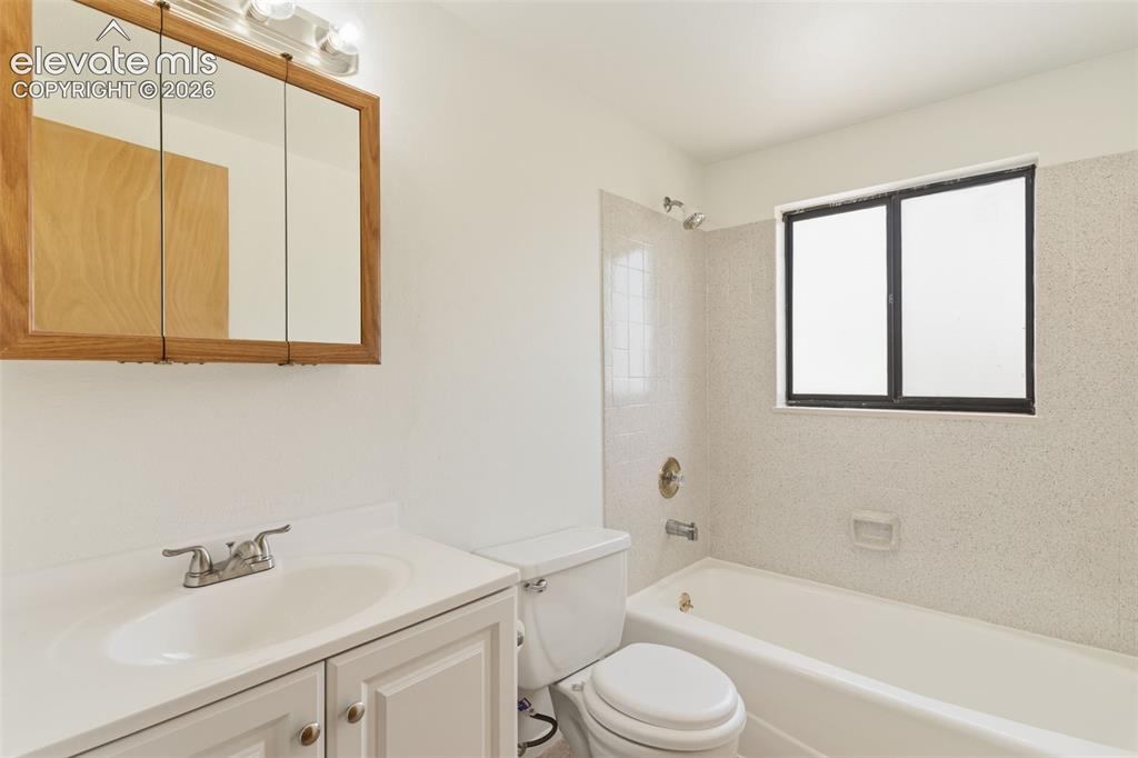Image 17 of 31: Upstairs full bath
