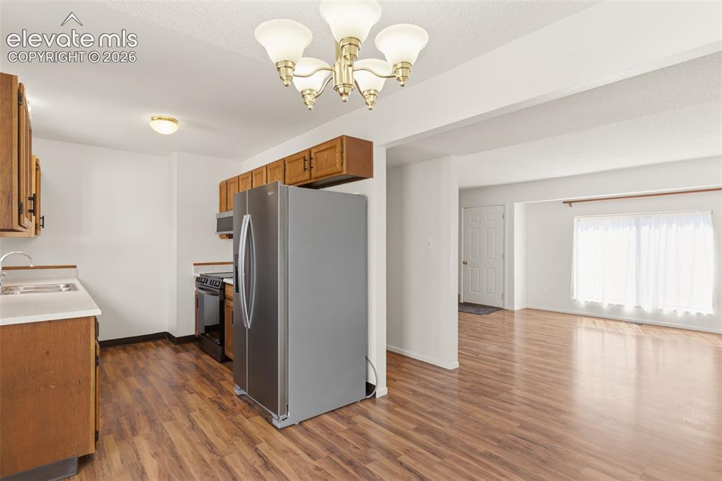 Image 7 of 31: Newer Appliances!
