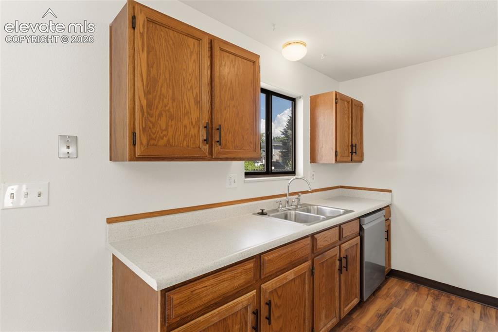 Image 8 of 31: Newer Appliances!